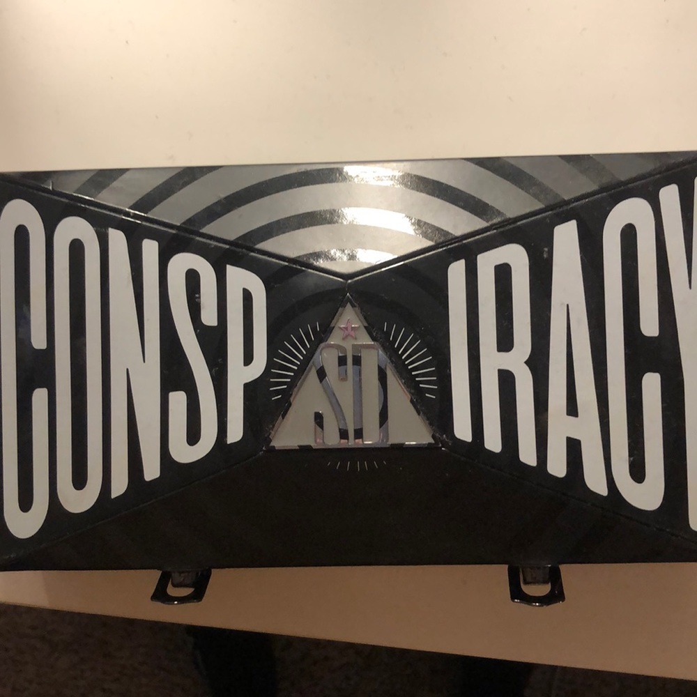 Conspiracy palette
